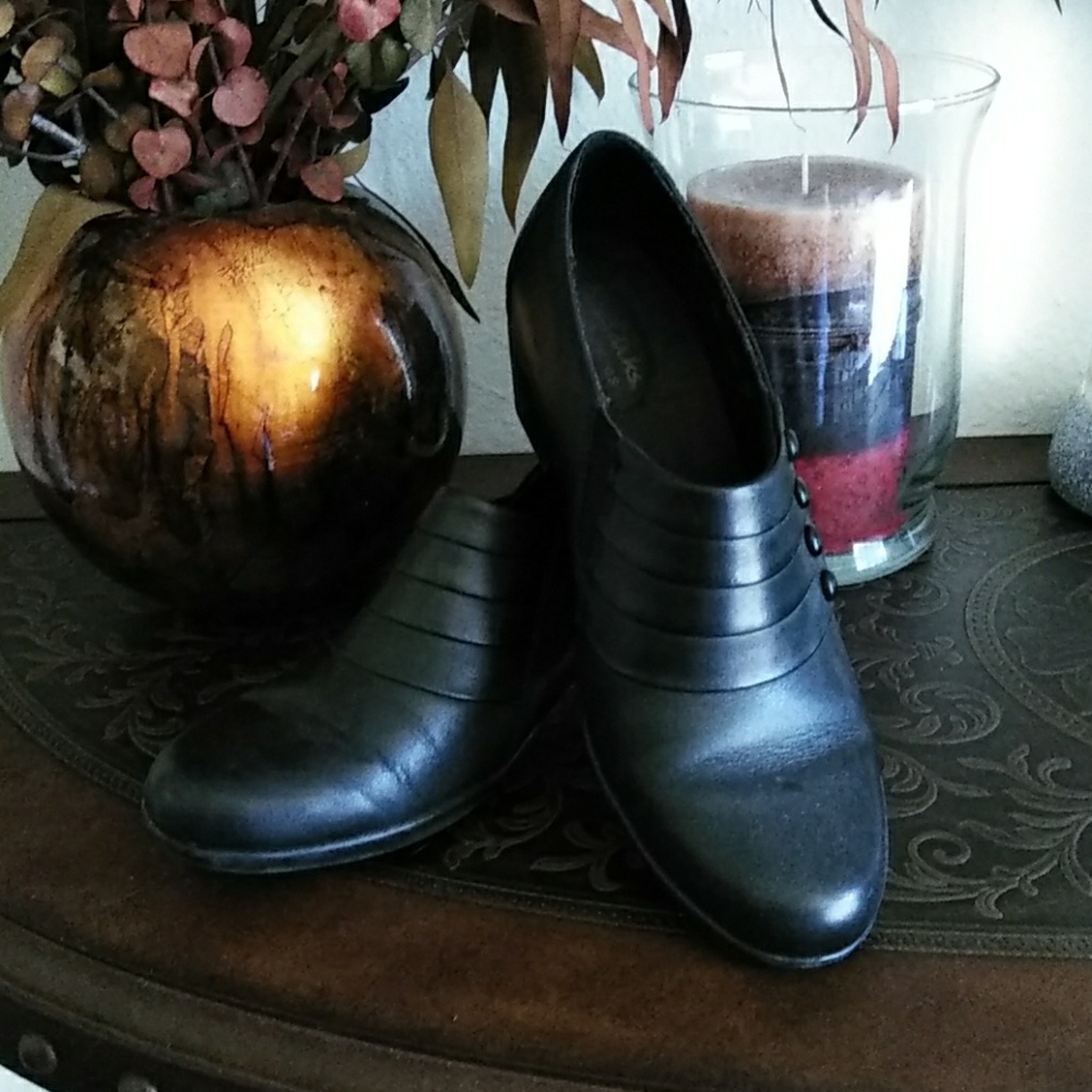 Black heeled loafers